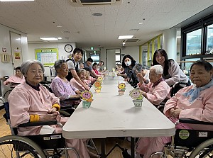 2025년 5월 프로그램 인지B-아트공예케어(꽃화분)